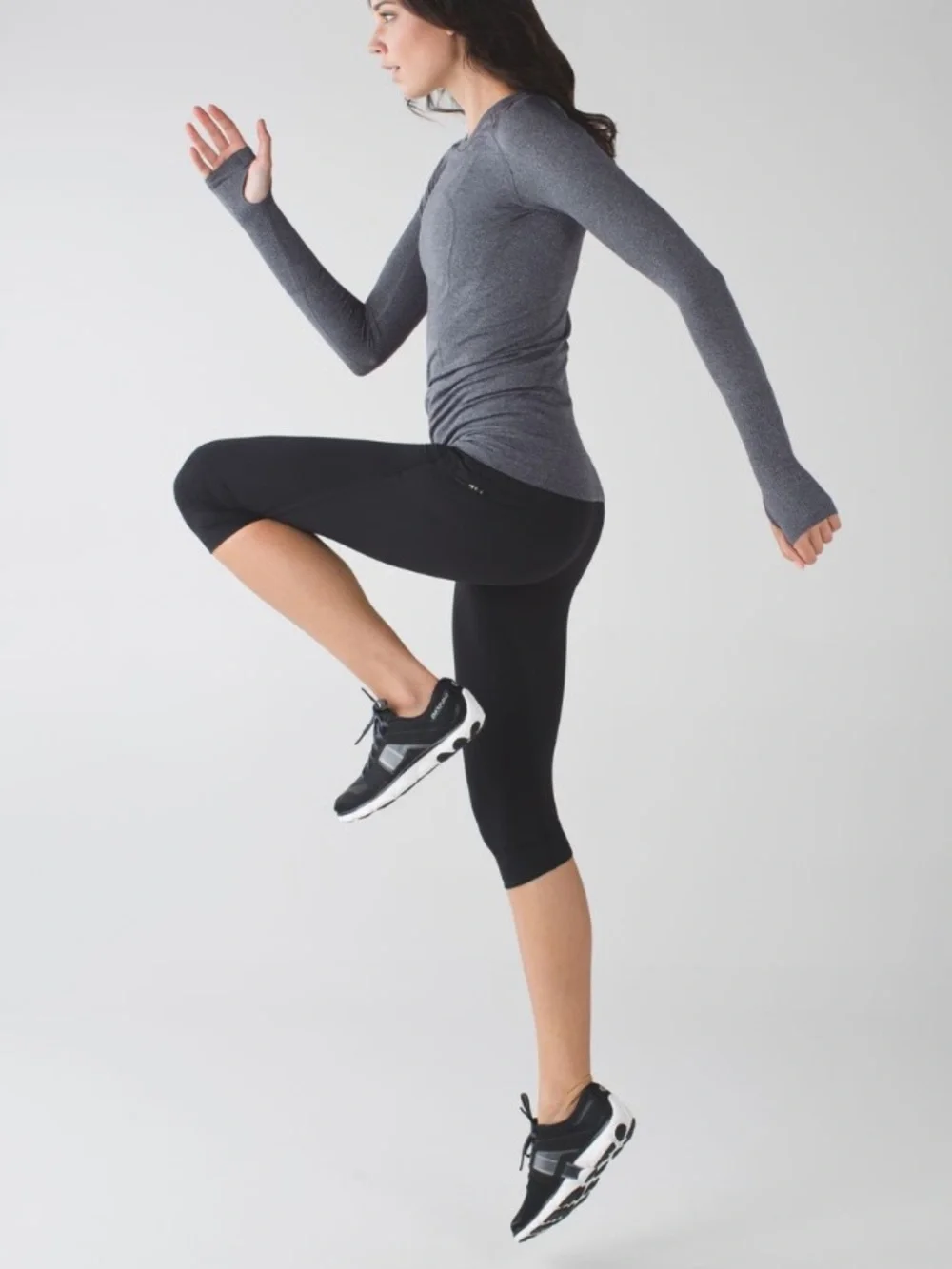 Lululemon Swiftly Tech Long-Sleeve Shirt Waist Length in Heathered Black Size 8